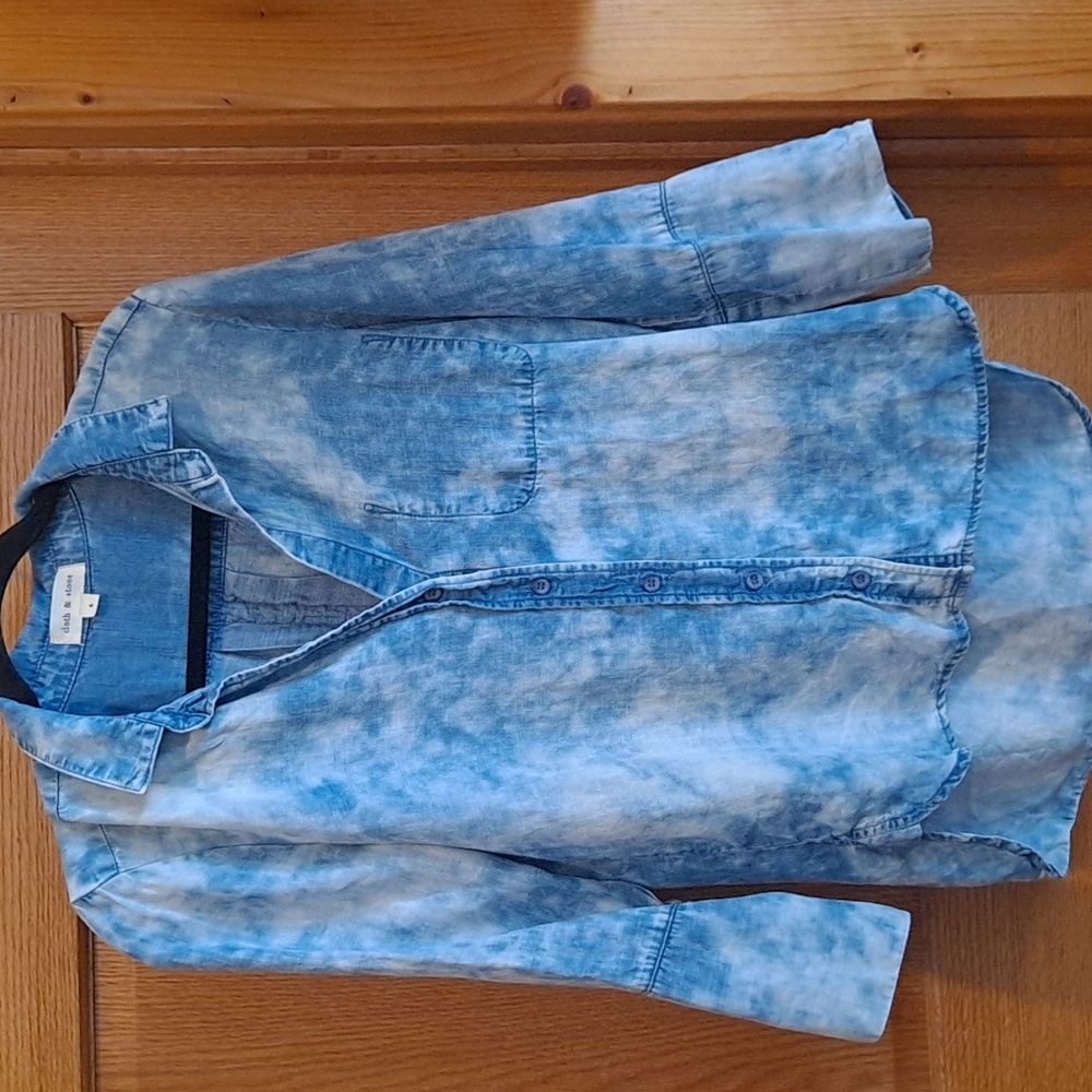 Anthropologie Cloth & Stone Blue Tie Dye Chambray Shirt - Picture 2 of 7